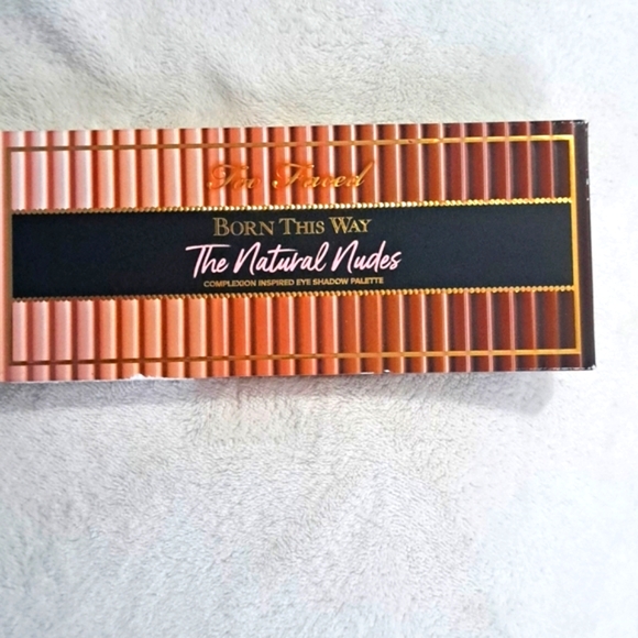 Too Faced Born This Way 'The Natural Nudes' - Picture 2 of 5